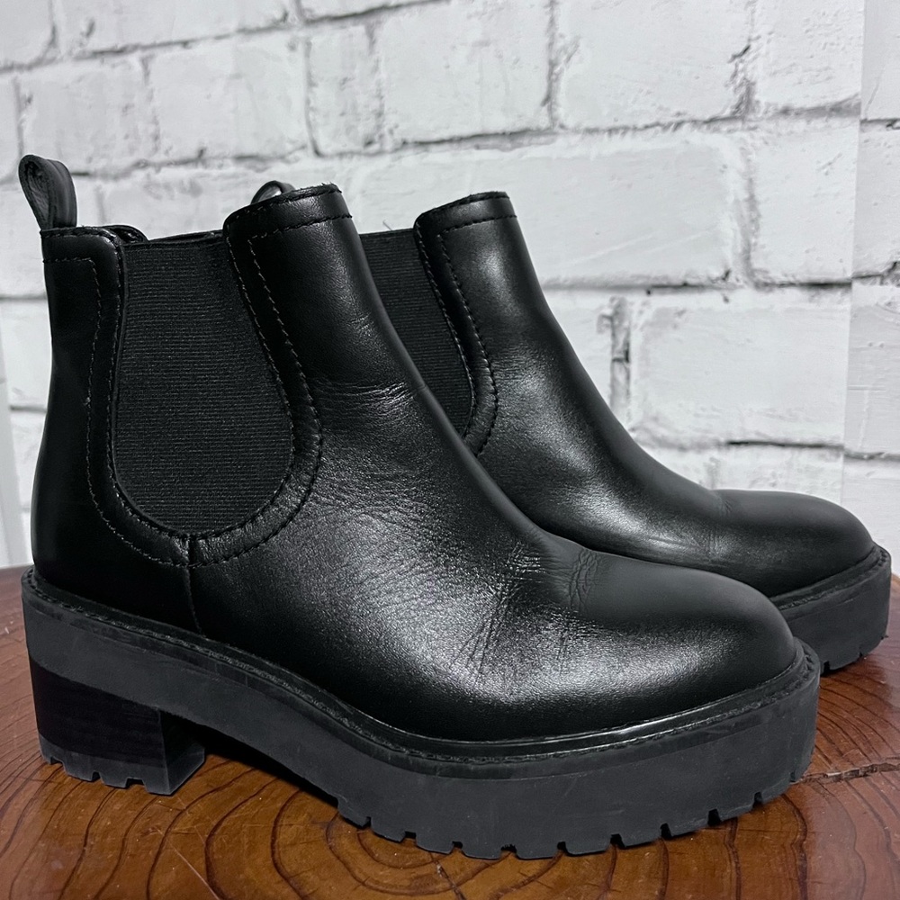 Linea paolo black Chelsea boots sz 7.5 .